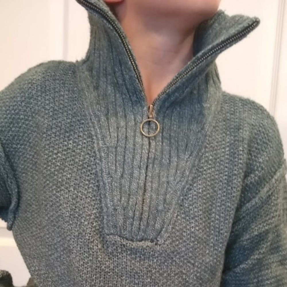 Universal Threat Funnel Neck Quarter Zip Sage Sweater M